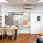 Relaxed Attic In The Old Town アパート プーラ