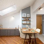 Relaxed Attic In The Old Town アパート プーラ
