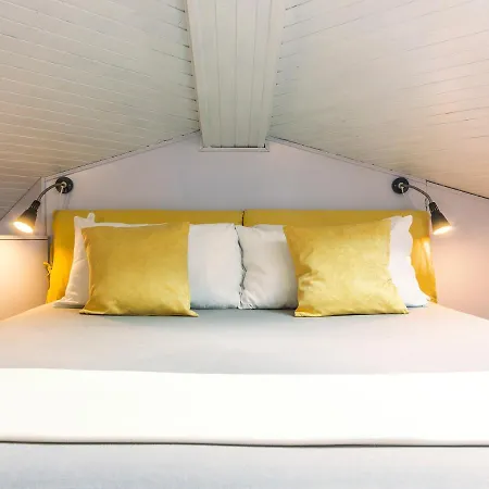 Relaxed Attic In The Old Town Apartment *