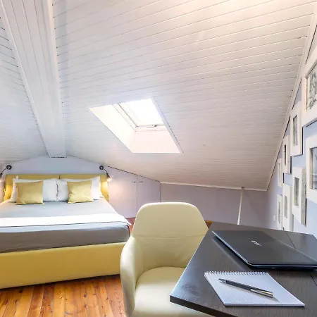 Relaxed Attic In The Old Town Lägenhet Pula