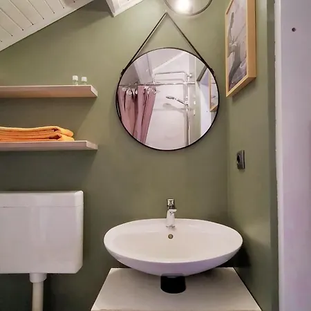 Relaxed Attic In The Old Town شقة