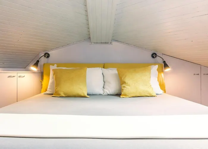 Relaxed Attic In The Old Town شقة *