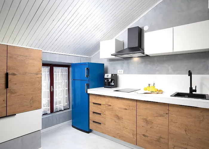 Relaxed Attic In The Old Town Пула